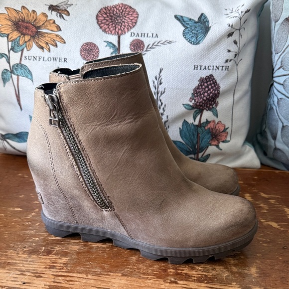 Sorel Women's Joan of Arctic Wedge II Zip Bootie - Picture 3 of 8